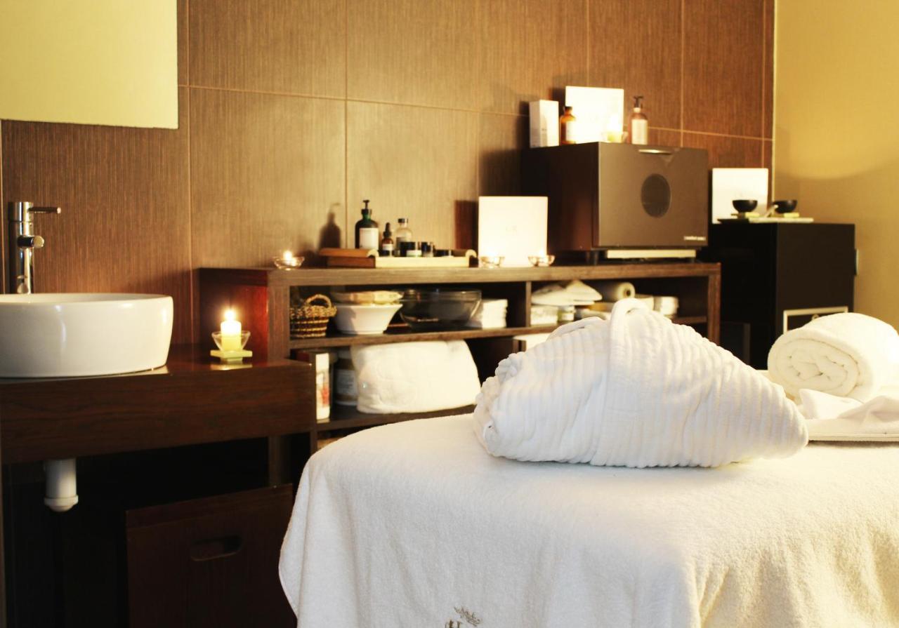 Pazo Los Escudos Hotel Spa & Resort فيجو المظهر الخارجي الصورة A treatment room at the spa
