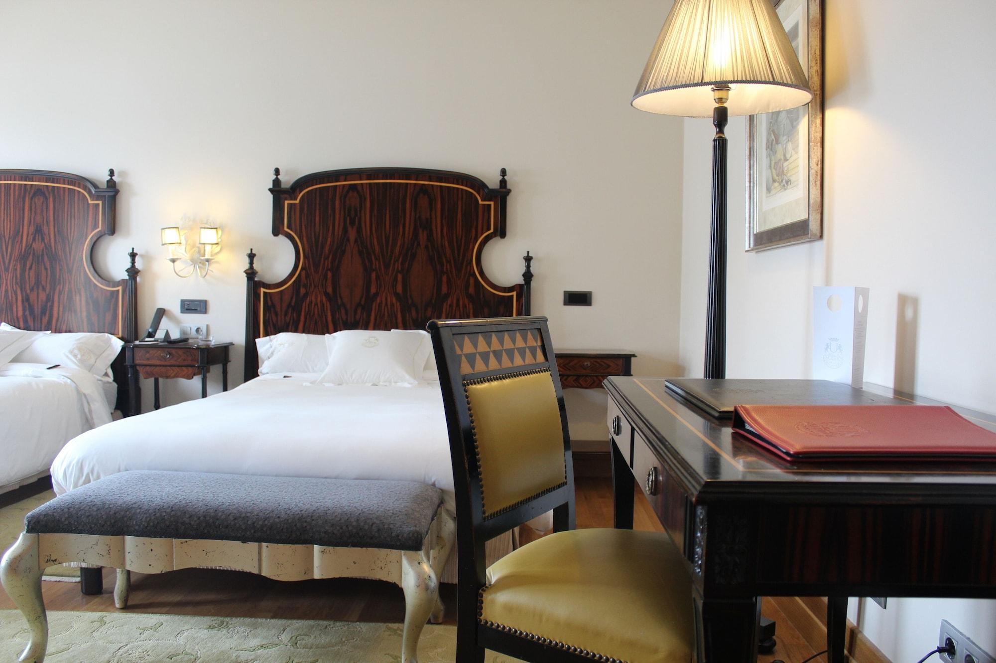 Pazo Los Escudos Hotel Spa & Resort فيجو المظهر الخارجي الصورة A room at the hotel