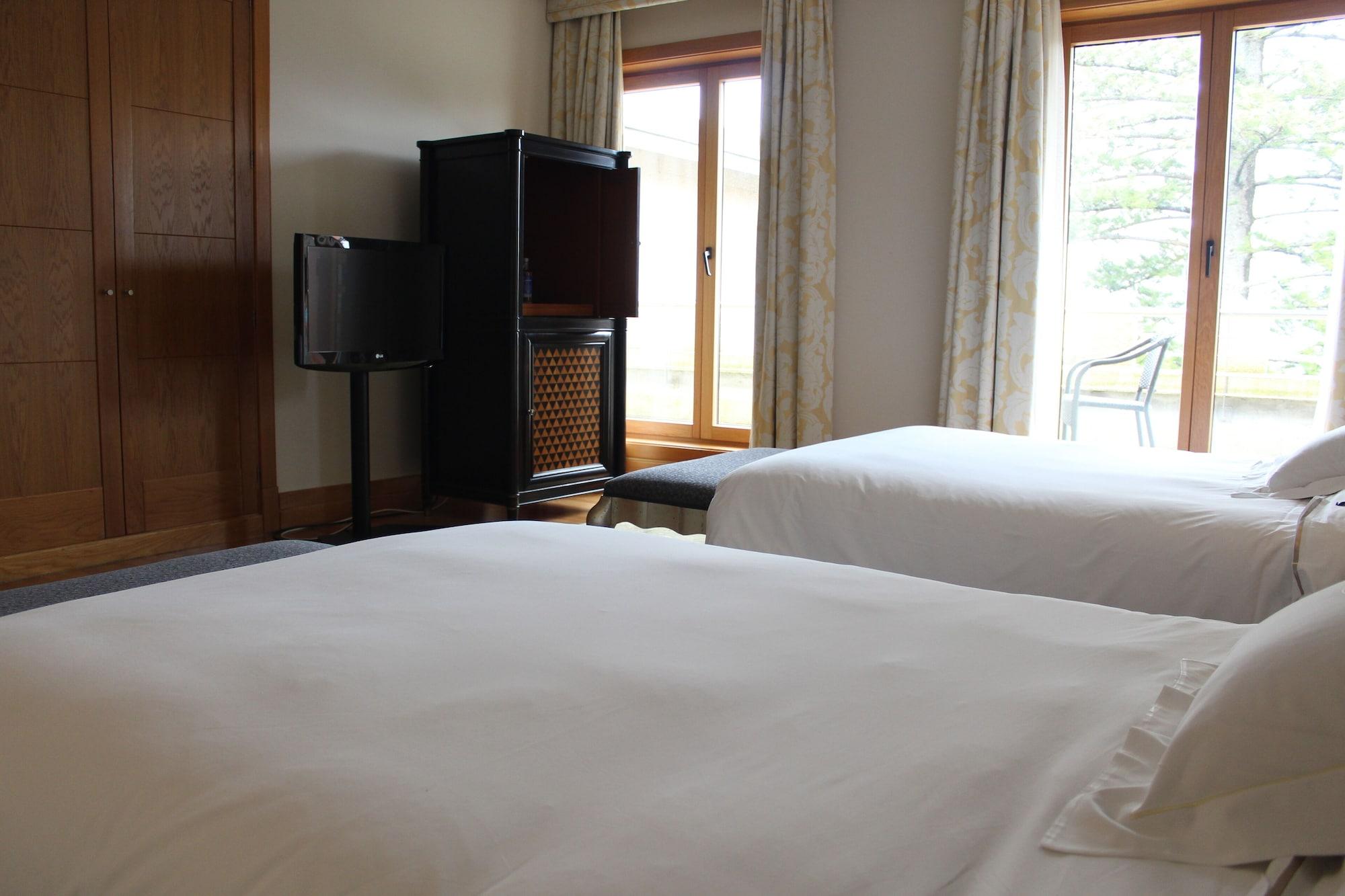 Pazo Los Escudos Hotel Spa & Resort فيجو المظهر الخارجي الصورة A room at the hotel