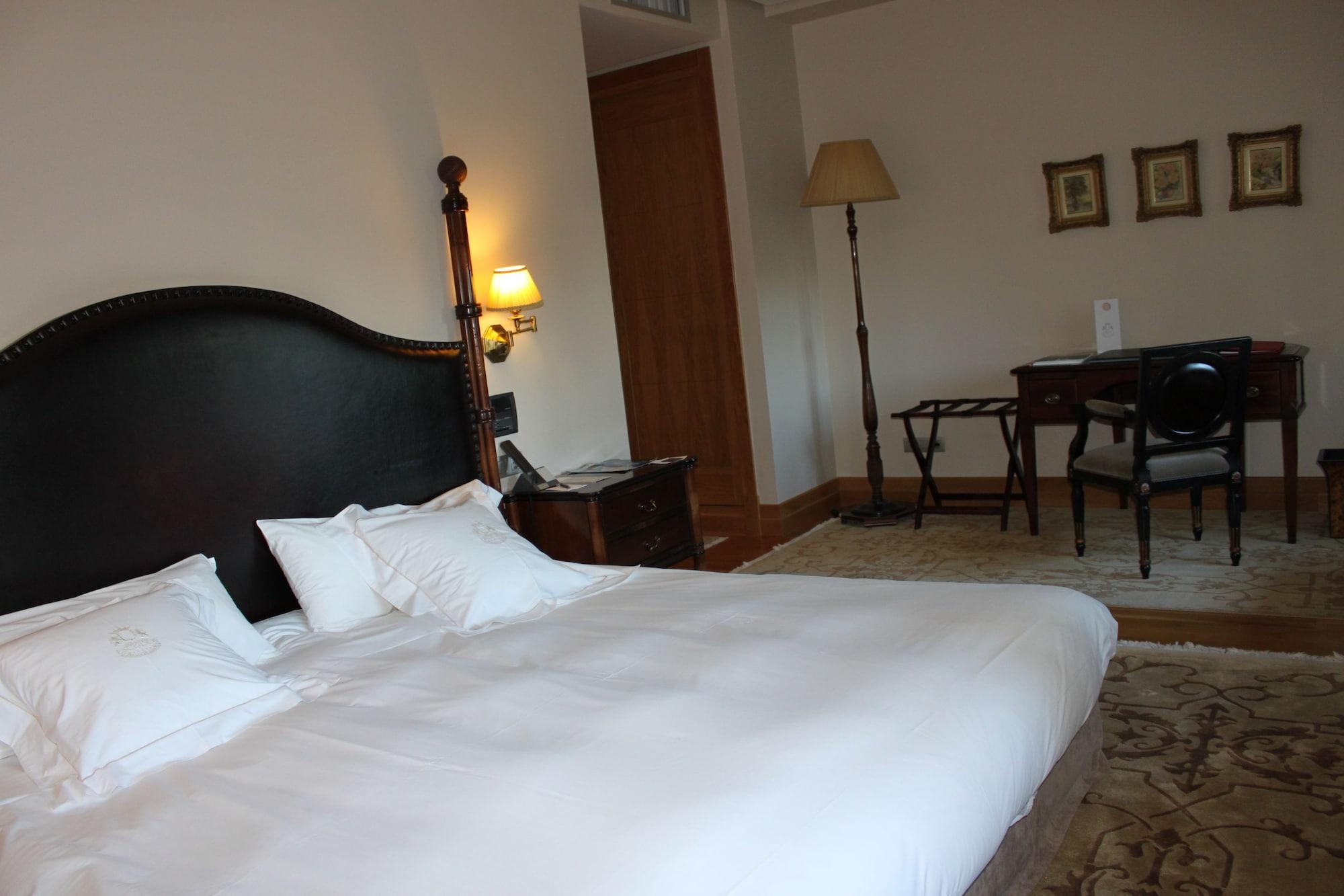 Pazo Los Escudos Hotel Spa & Resort فيجو المظهر الخارجي الصورة A room at the hotel