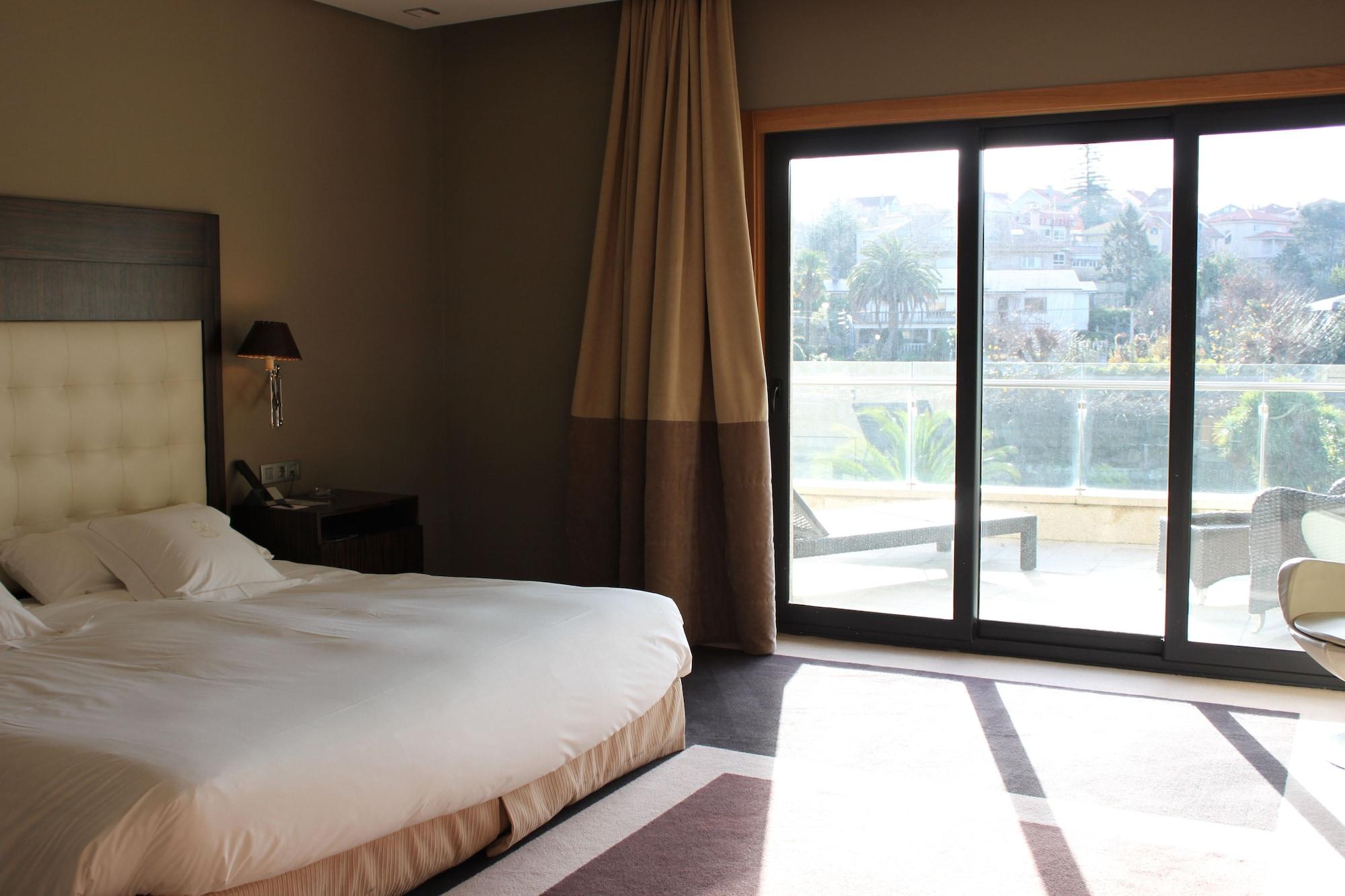 Pazo Los Escudos Hotel Spa & Resort فيجو المظهر الخارجي الصورة A room at the hotel