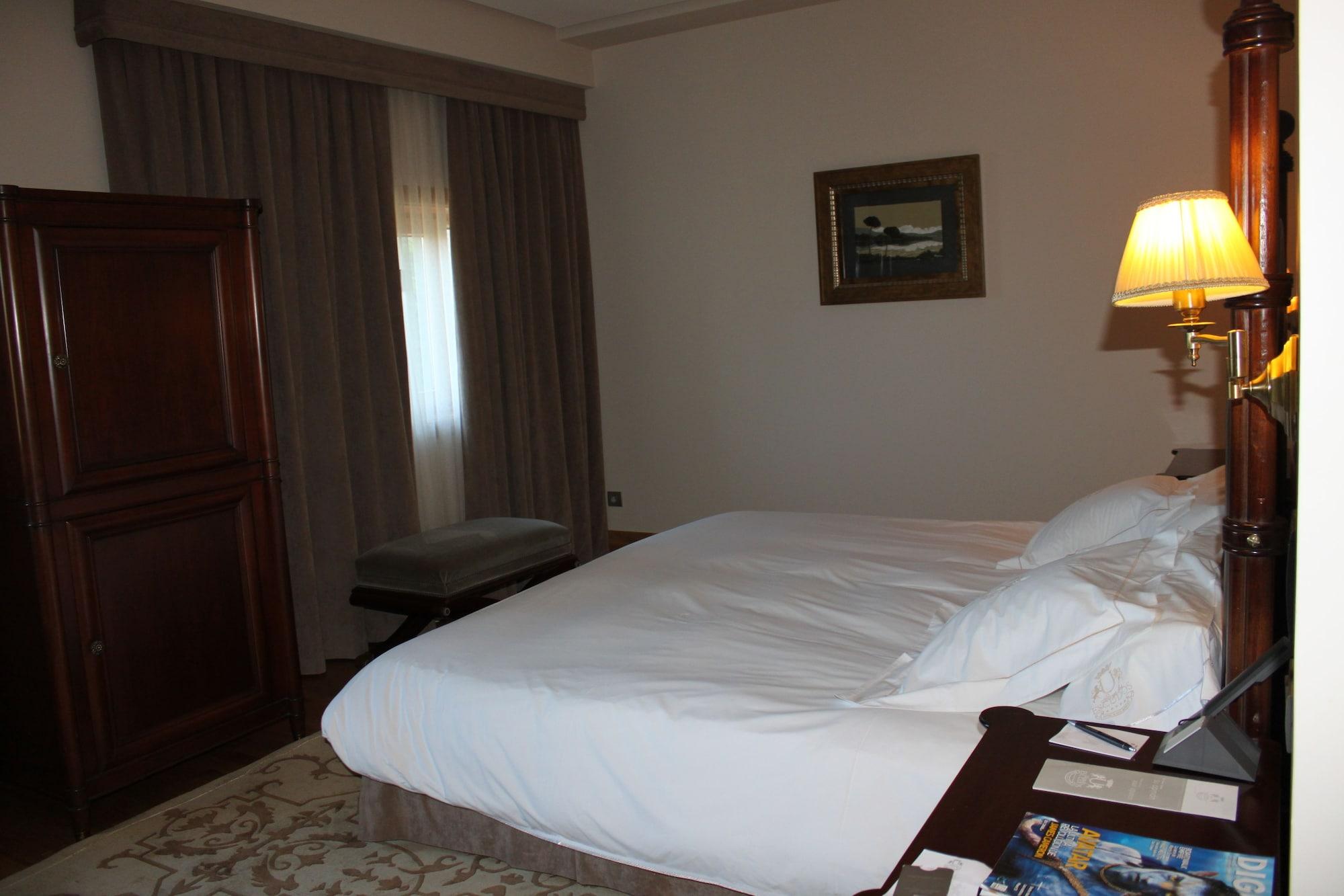 Pazo Los Escudos Hotel Spa & Resort فيجو المظهر الخارجي الصورة A bedroom at the hotel