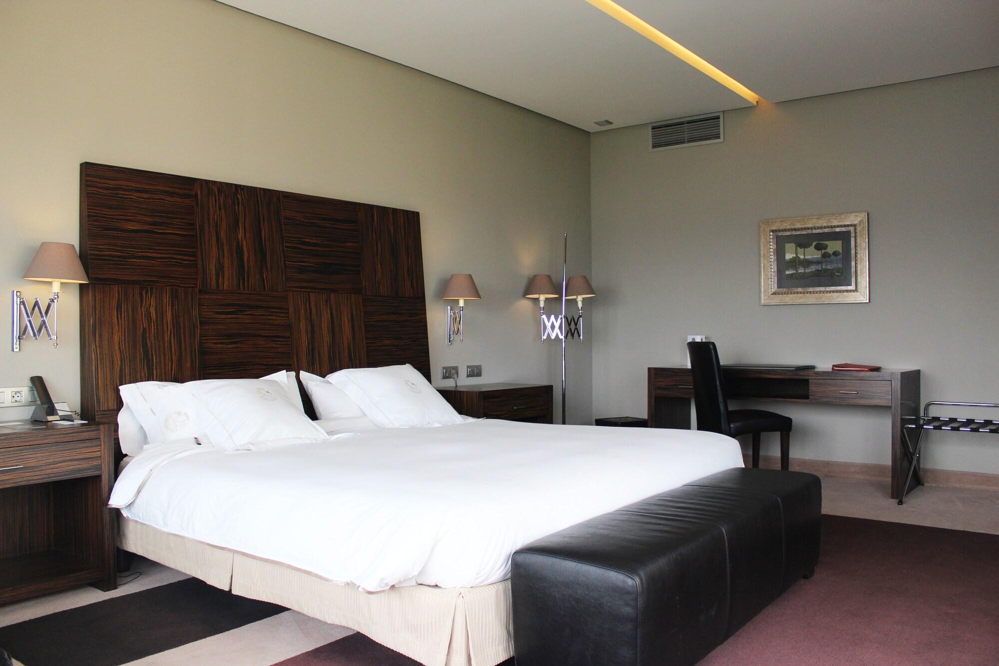 Pazo Los Escudos Hotel Spa & Resort فيجو المظهر الخارجي الصورة A room at the hotel