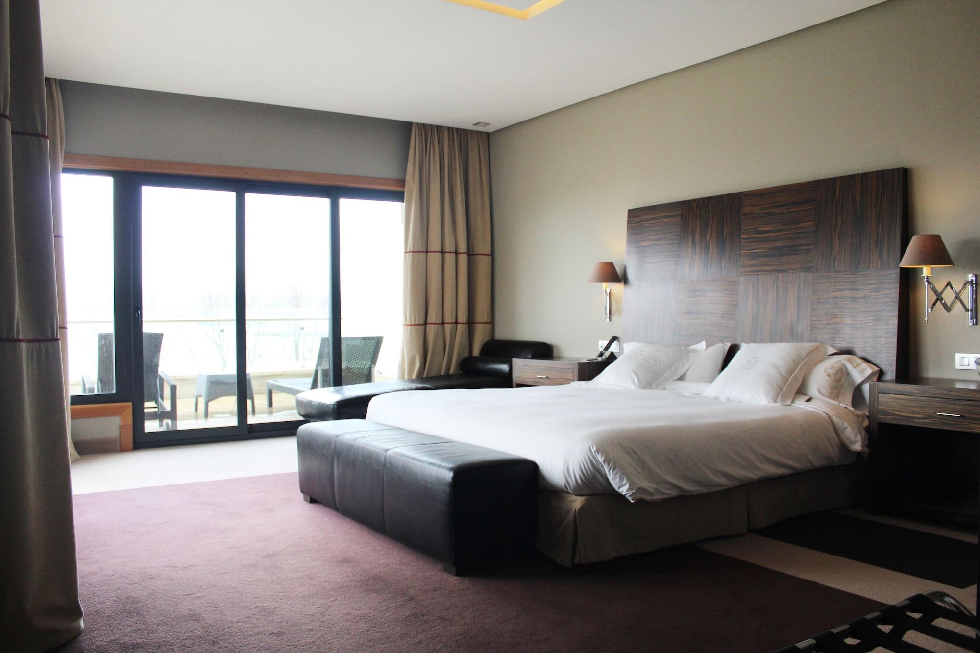 Pazo Los Escudos Hotel Spa & Resort فيجو المظهر الخارجي الصورة A room at the hotel