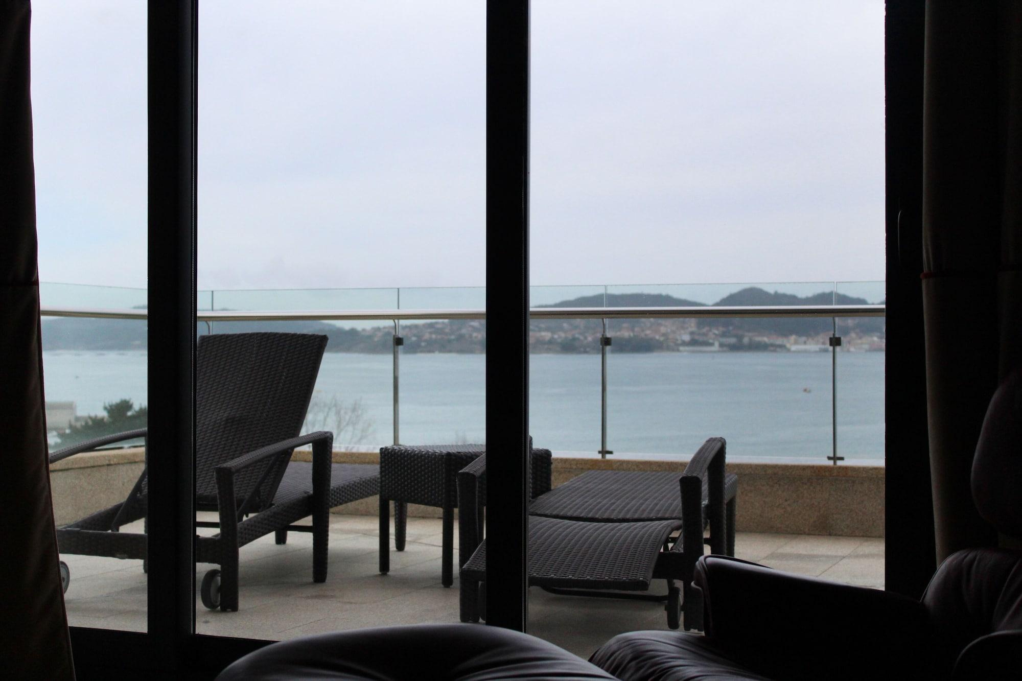 Pazo Los Escudos Hotel Spa & Resort فيجو المظهر الخارجي الصورة View of the Gulf of Akaba from the Grand Hotel