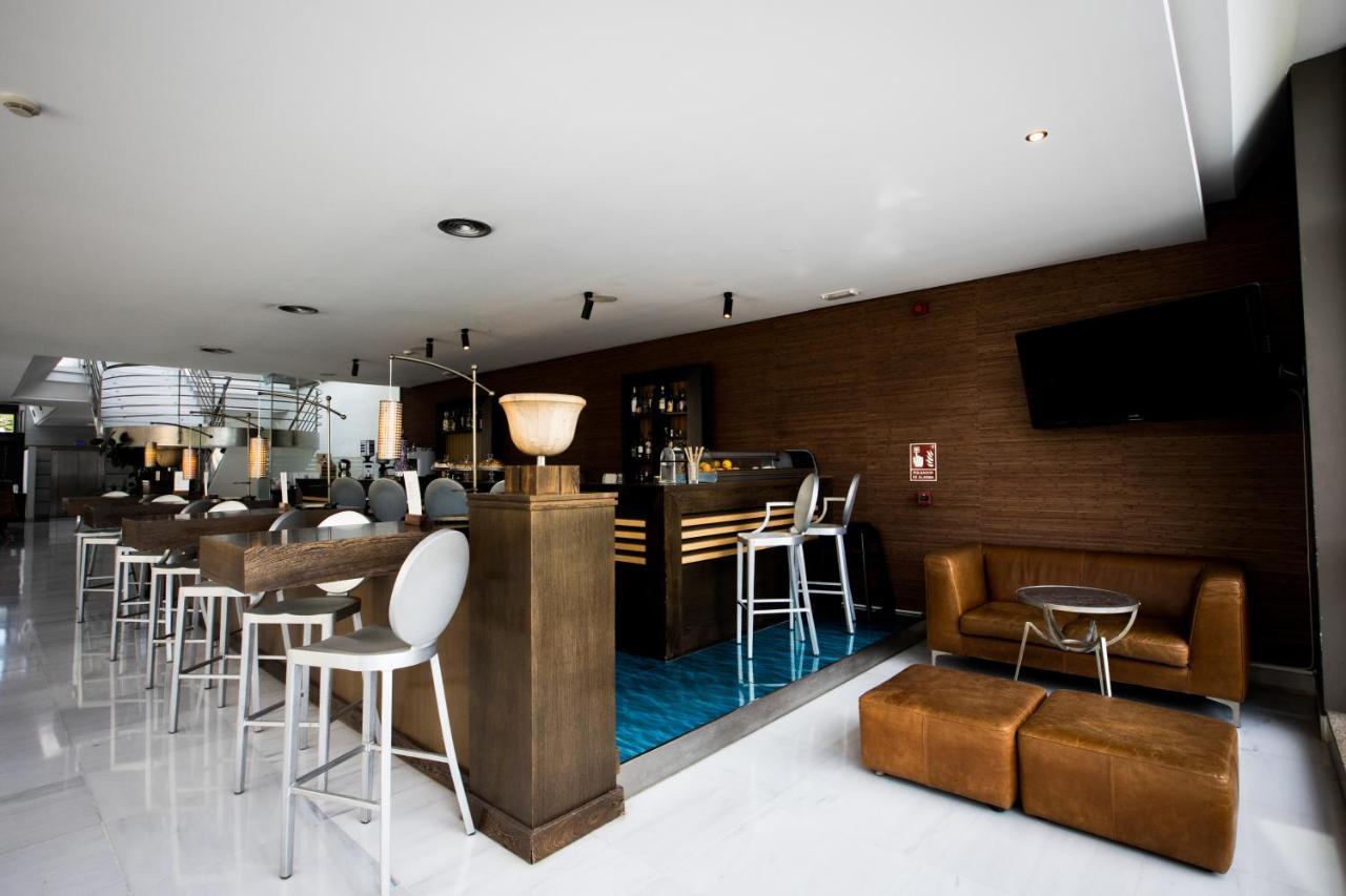 Pazo Los Escudos Hotel Spa & Resort فيجو المظهر الخارجي الصورة The lounge at the airport.