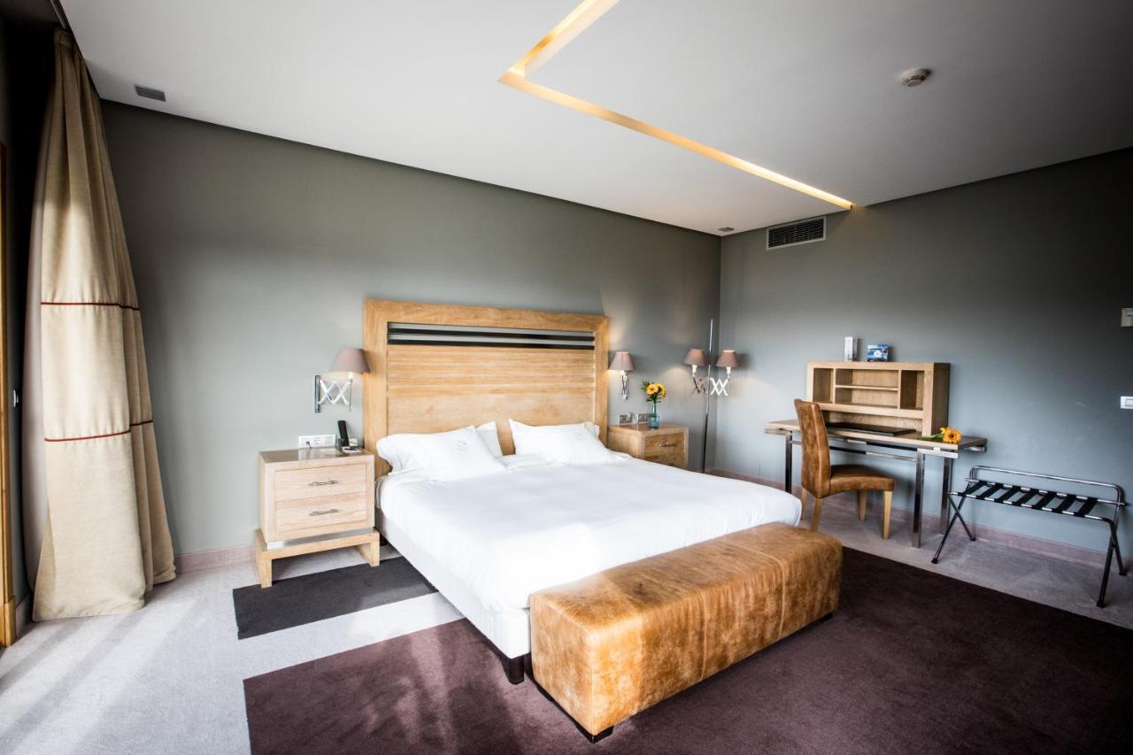 Pazo Los Escudos Hotel Spa & Resort فيجو المظهر الخارجي الصورة A room at the hotel