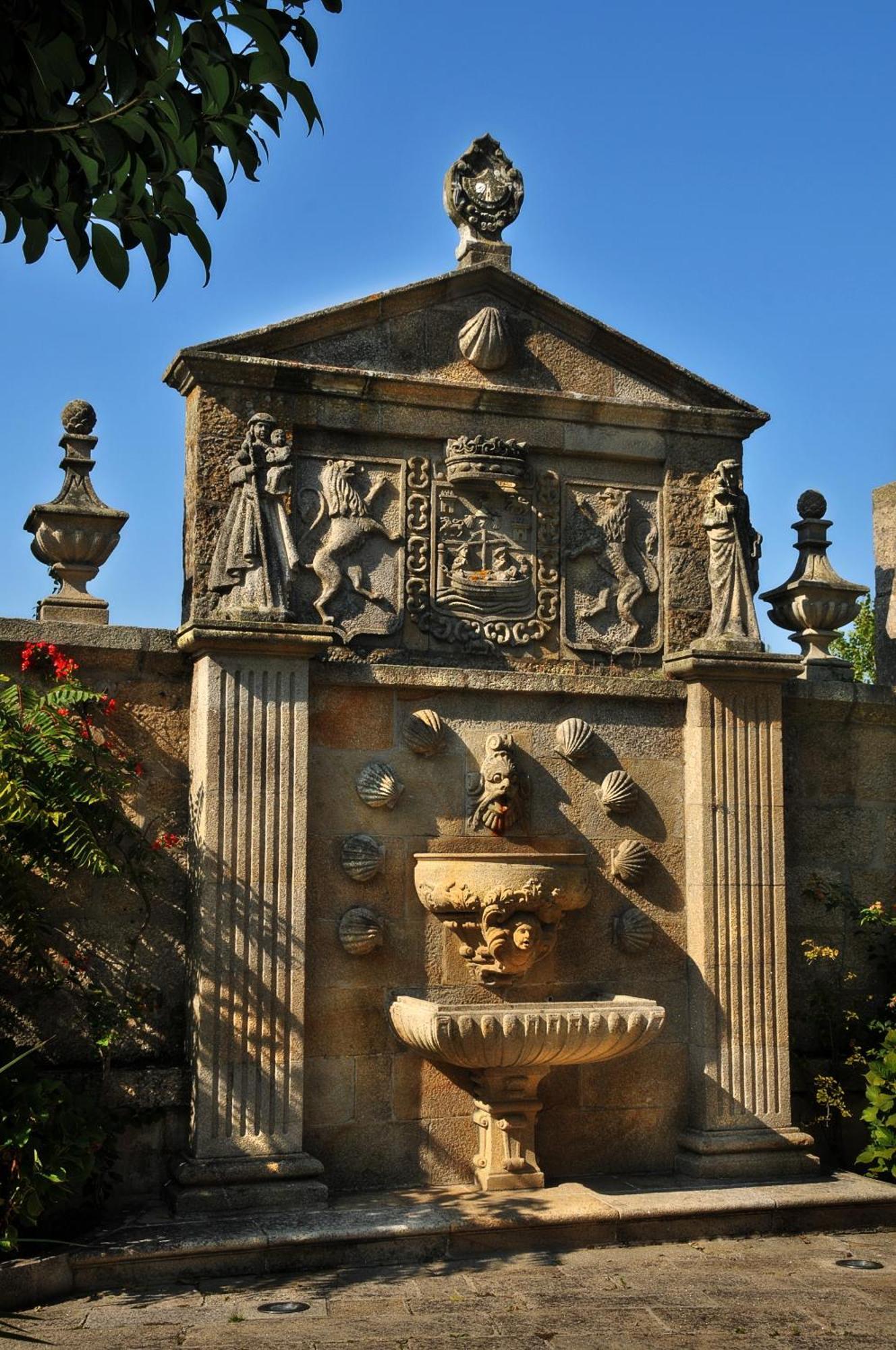 Pazo Los Escudos Hotel Spa & Resort فيجو المظهر الخارجي الصورة Fountain of the Dukes of Cadaval