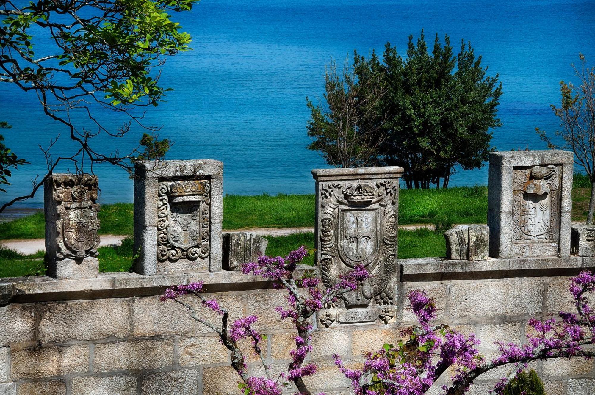 Pazo Los Escudos Hotel Spa & Resort فيجو المظهر الخارجي الصورة The four columns of the temple